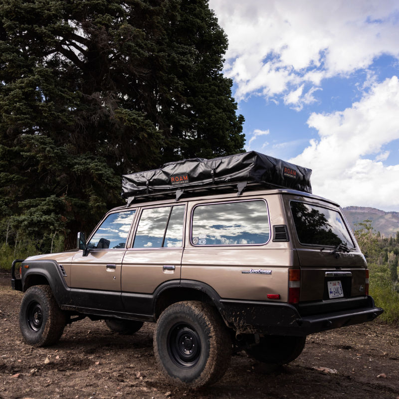 Closed ROAM roof Tent Vagabond XL on SUV diagonal view